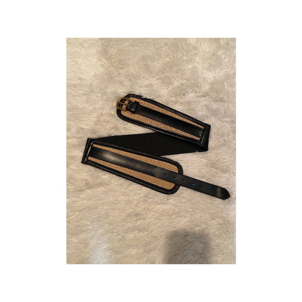 NWOT White House Black Market Black and statement Gold Belt